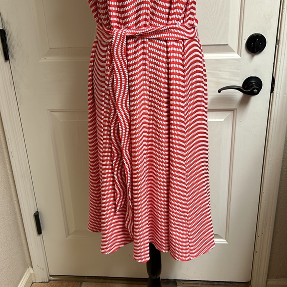 ILE New York Red and White Dress with Belt, Size14W, 95% Polyester, 5% Spandex - Picture 4 of 15